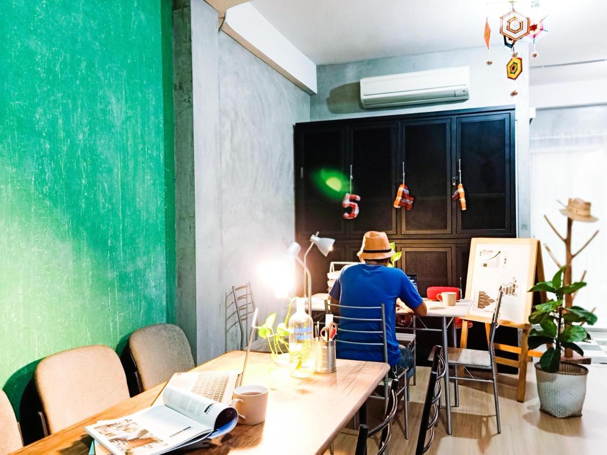 Hostel Five Stars Ratchada 19 Bangkok Exteriér fotografie